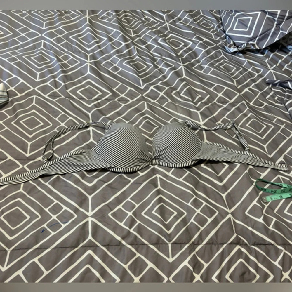 Xhilaration Bikini Top Push Up Padded Adjustable Straps and Hook Closure Size XL